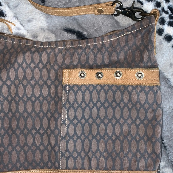 Myra Shoulder / Crossbody Bag - Picture 2 of 12